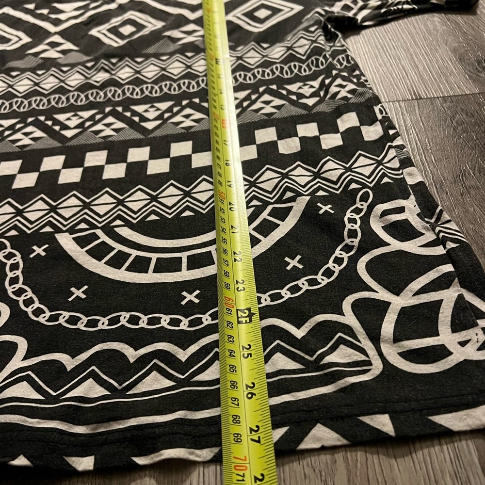 Abstract Geometric 90’s Tee - Picture 5 of 5